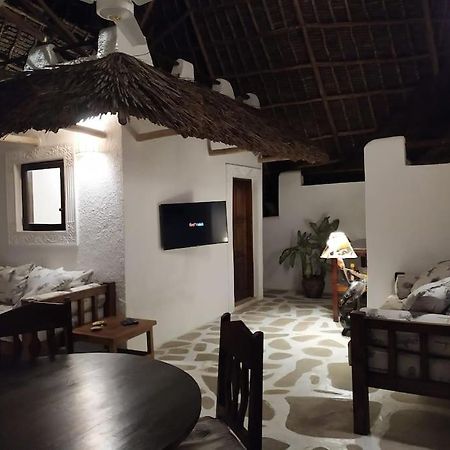 Twiga House Resort Piscina ☆☆☆☆☆ Pearl Beach Watamu Exterior foto
