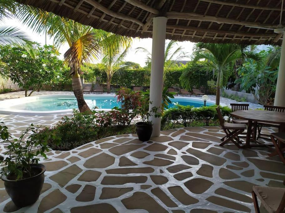 Twiga House Resort Piscina ☆☆☆☆☆ Pearl Beach Watamu Exterior foto